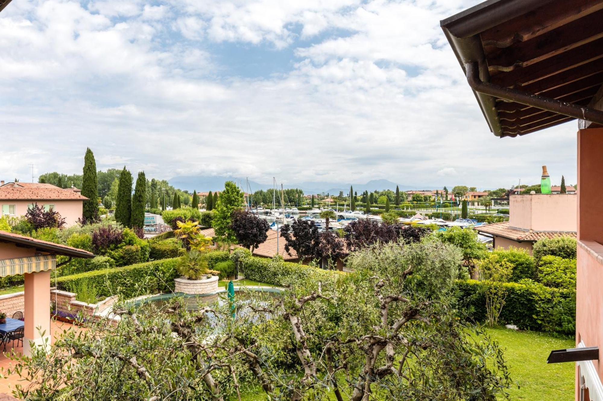 Bellasirmione Holiday Apartments Eksteriør billede